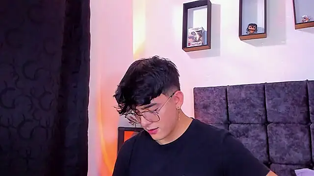 nolan twink1 online show from October 2025 07:00:01 PM