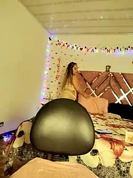 LaurenWelly  online show from February 2025 11:42:01 PM