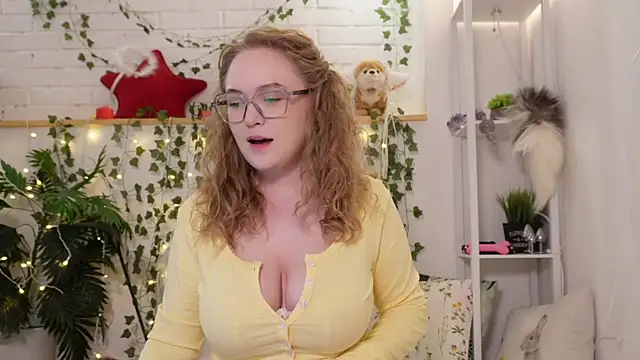 MonicaAsis online show from September 2025 06:08:02 PM