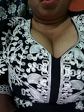 Snapshot of Rinki_Guptaa chatting on January 2025 11:10:01 AM Rinki Guptaa online show from January 2025 11:10:01 AM