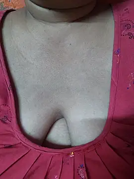 Snapshot of Rinki_Guptaa chatting on March 2025 10:21:01 PM Rinki Guptaa online show from March 2025 10:21:01 PM