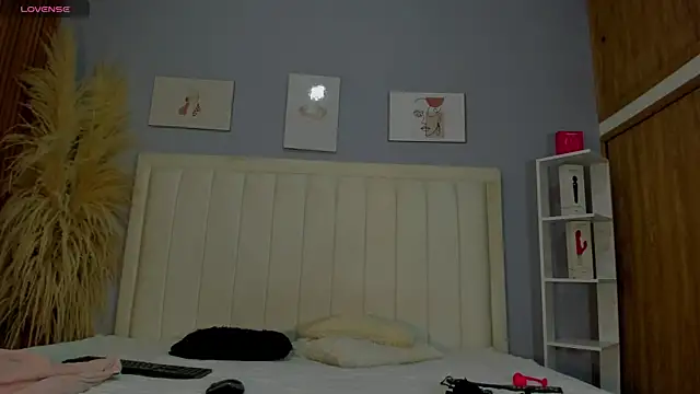 Paula-Brown1 online show from October 2025 07:05:01 PM