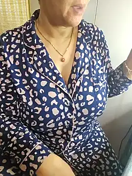 Snapshot of Foxlady2271 chatting on January 2025 09:55:01 AM Foxlady2271 online show from January 2025 09:55:01 AM