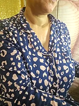 Snapshot of Foxlady2271 chatting on February 2025 08:21:01 AM Foxlady2271 online show from February 2025 08:21:01 AM