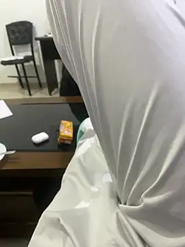 Snapshot of alex-riadh chatting on January 2025 07:21:01 PM alex-riadh online show from January 2025 07:21:01 PM