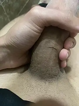 Snapshot of alex-riadh chatting on January 2025 01:09:01 PM alex-riadh online show from January 2025 01:09:01 PM