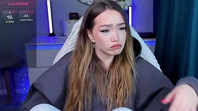 Snapshot of Evia_r0se chatting on November 2025 02:27:01 PM Evia r0se online show from November 2025 02:27:01 PM