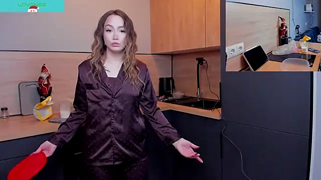 Snapshot of Evia_r0se chatting on December 2025 05:42:02 PM Evia r0se online show from December 2025 05:42:02 PM