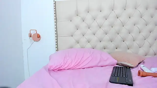 Snapshot of Kim_Eli chatting on January 2025 11:00:02 PM Kim Eli online show from January 2025 11:00:02 PM