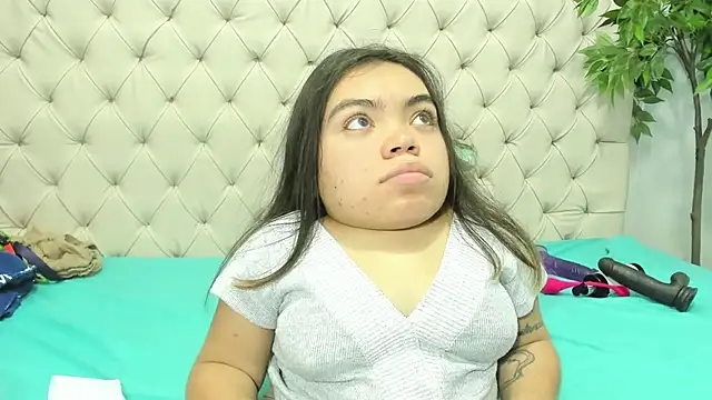 Snapshot of Michelle_Brooks chatting on December 2024 01:27:02 PM Michelle Brooks online show from December 2024 01:27:02 PM