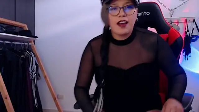 Snapshot of LilithSharon chatting on October 2025 04:49:01 PM LilithSharon online show from October 2025 04:49:01 PM