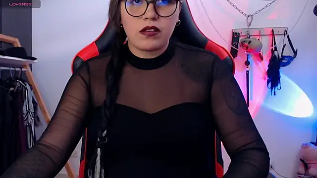 Snapshot of LilithSharon chatting on December 2025 03:51:01 PM LilithSharon online show from December 2025 03:51:01 PM