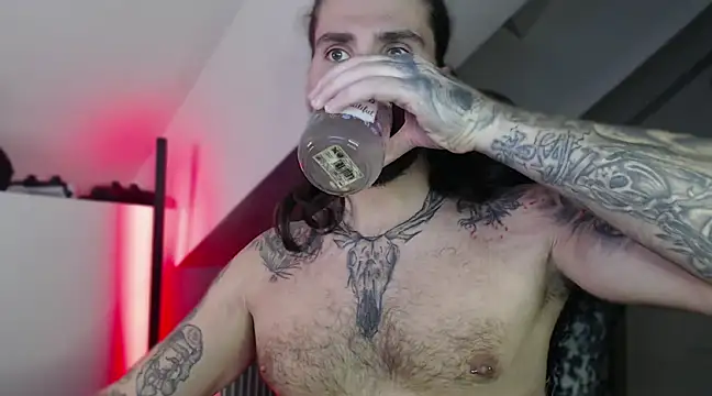 Snapshot of MateoHunk chatting on December 2024 06:57:02 PM MateoHunk online show from December 2024 06:57:02 PM