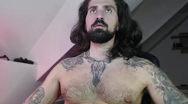 Snapshot of MateoHunk chatting on December 2024 05:18:02 PM MateoHunk online show from December 2024 05:18:02 PM