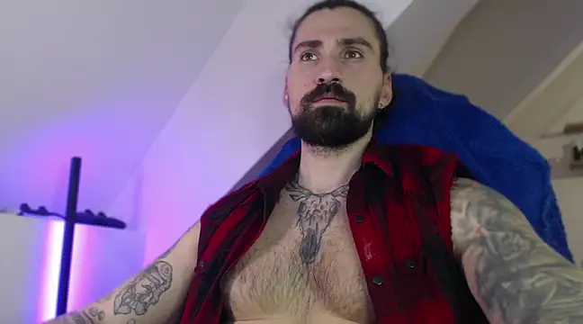 Snapshot of MateoHunk chatting on March 2025 06:44:01 PM MateoHunk online show from March 2025 06:44:01 PM