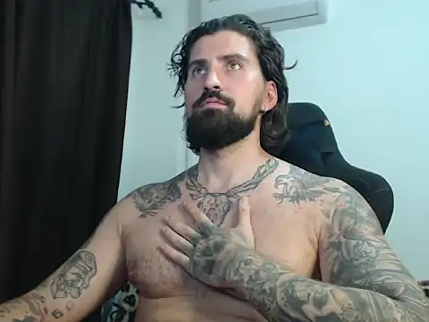 Snapshot of MateoHunk chatting on September 2025 05:45:01 PM MateoHunk online show from September 2025 05:45:01 PM