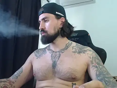 Snapshot of MateoHunk chatting on September 2025 10:04:02 AM MateoHunk online show from September 2025 10:04:02 AM