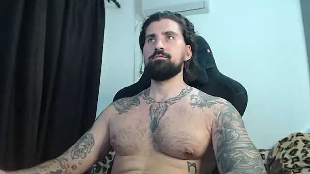 Snapshot of MateoHunk chatting on September 2025 02:50:02 PM MateoHunk online show from September 2025 02:50:02 PM