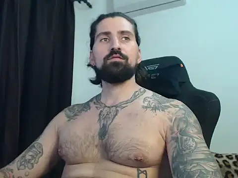 Snapshot of MateoHunk chatting on September 2025 09:44:02 AM MateoHunk online show from September 2025 09:44:02 AM