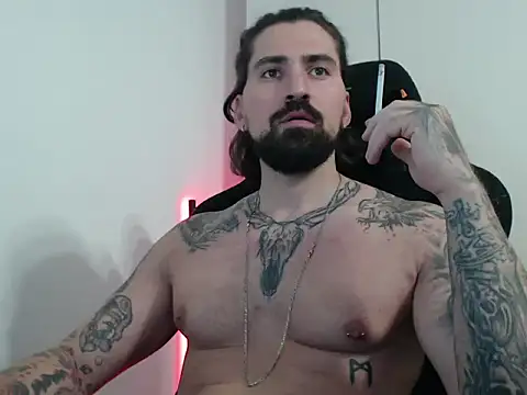 Snapshot of MateoHunk chatting on September 2025 02:44:02 PM MateoHunk online show from September 2025 02:44:02 PM