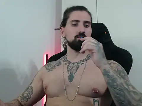 Snapshot of MateoHunk chatting on September 2025 04:34:01 PM MateoHunk online show from September 2025 04:34:01 PM