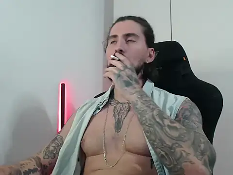 Snapshot of MateoHunk chatting on October 2025 01:52:01 PM MateoHunk online show from October 2025 01:52:01 PM