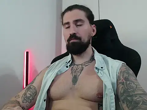 Snapshot of MateoHunk chatting on October 2025 04:50:01 PM MateoHunk online show from October 2025 04:50:01 PM