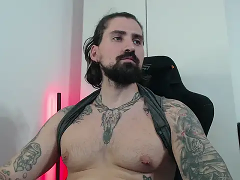 Snapshot of MateoHunk chatting on October 2025 04:28:01 PM MateoHunk online show from October 2025 04:28:01 PM