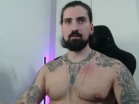 Snapshot of MateoHunk chatting on October 2025 04:51:02 PM MateoHunk online show from October 2025 04:51:02 PM