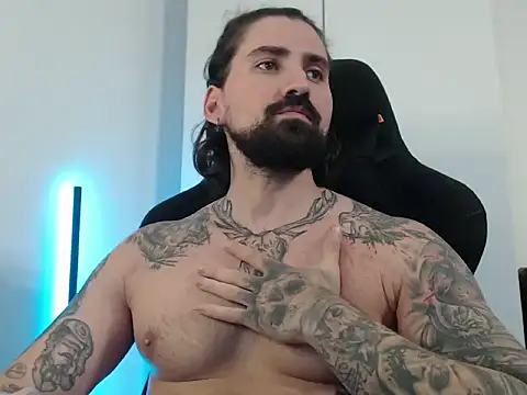 Snapshot of MateoHunk chatting on October 2025 06:13:02 PM MateoHunk online show from October 2025 06:13:02 PM