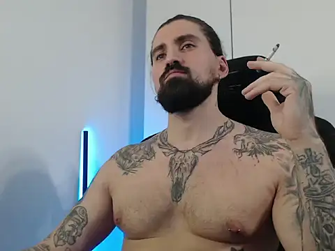 Snapshot of MateoHunk chatting on November 2025 06:42:02 PM MateoHunk online show from November 2025 06:42:02 PM