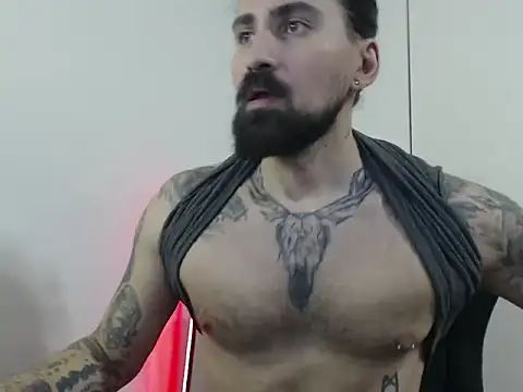 Snapshot of MateoHunk chatting on January 2026 05:37:01 PM MateoHunk online show from January 2026 05:37:01 PM