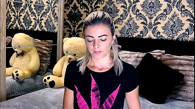 Snapshot of Aly_girl1 chatting on December 2024 10:25:02 AM Aly girl1 online show from December 2024 10:25:02 AM