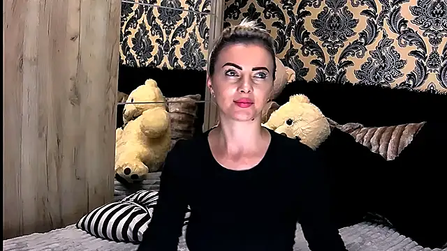 Snapshot of Aly_girl1 chatting on January 2025 06:17:01 PM Aly girl1 online show from January 2025 06:17:01 PM