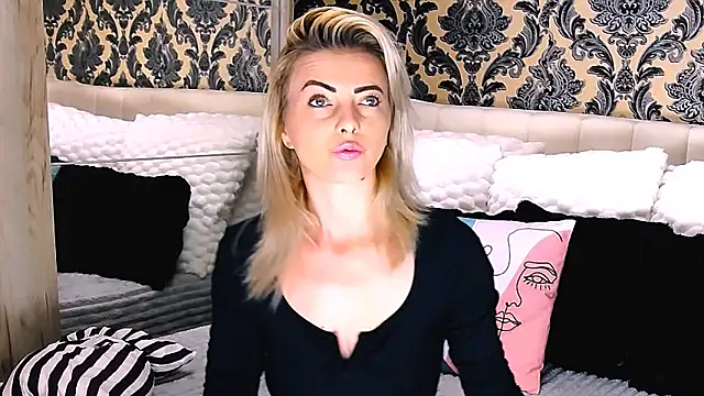 Snapshot of Aly_girl1 chatting on September 2025 08:19:01 AM Aly girl1 online show from September 2025 08:19:01 AM