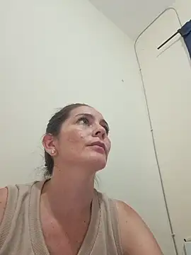 Snapshot of Hanny_24 chatting on February 2026 08:13:02 PM Hanny 24 online show from February 2026 08:13:02 PM