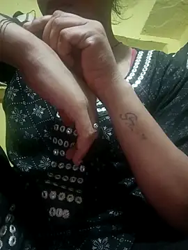 Hotty-queen online show from October 2025 06:50:01 PM