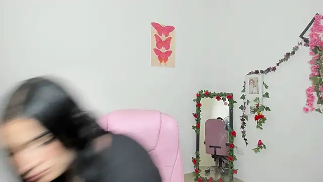 Emic  online show from November 2025 04:06:01 PM