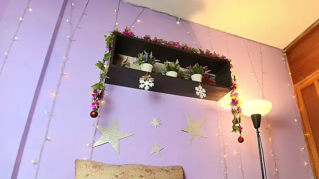 Little Ivy online show from December 2025 01:06:01 PM