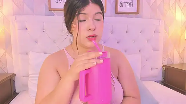 Snapshot of martina_rivera_ chatting on May 2026 12:00:01 PM martina rivera online show from May 2026 12:00:01 PM