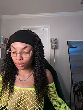 Snapshot of butterflybootyy chatting on April 2026 01:52:01 AM butterflybootyy online show from April 2026 01:52:01 AM
