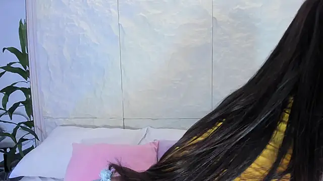 AvyMilton online show from December 2025 11:37:01 AM