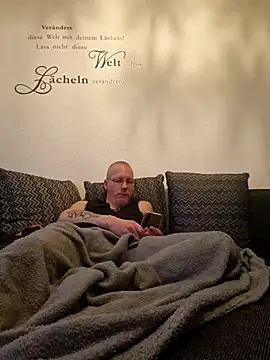 Snapshot of Maiki82 chatting on January 2025 08:40:02 AM Maiki82 online show from January 2025 08:40:02 AM