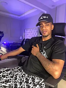 AaronCruz  online show from February 2025 10:40:01 PM