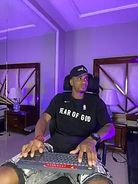 AaronCruz  online show from February 2025 07:38:02 PM