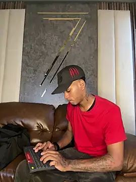 AaronCruz  online show from March 2025 07:27:02 PM