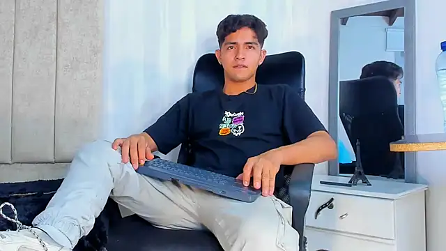 Snapshot of Muichiro_tokito1 chatting on January 2025 03:22:02 AM Muichiro tokito1 online show from January 2025 03:22:02 AM