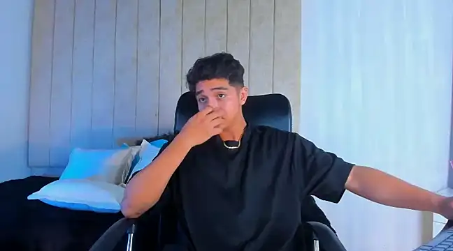 Snapshot of Muichiro_tokito1 chatting on February 2025 03:45:01 AM Muichiro tokito1 online show from February 2025 03:45:01 AM