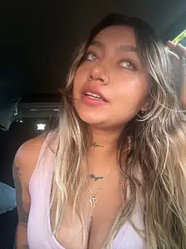 amanda-medrano1 online show from December 2025 02:21:01 PM