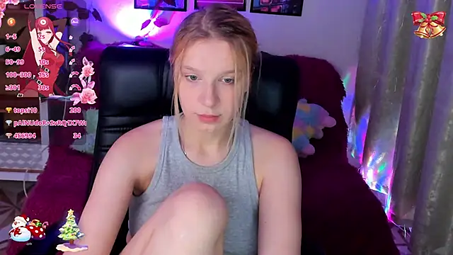 Snapshot of KarambaMoon chatting on December 2024 08:27:02 PM KarambaMoon online show from December 2024 08:27:02 PM